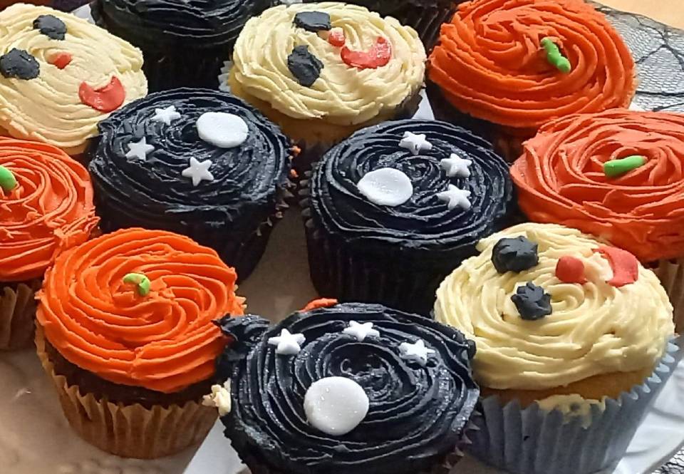 Halloween cupcakes.